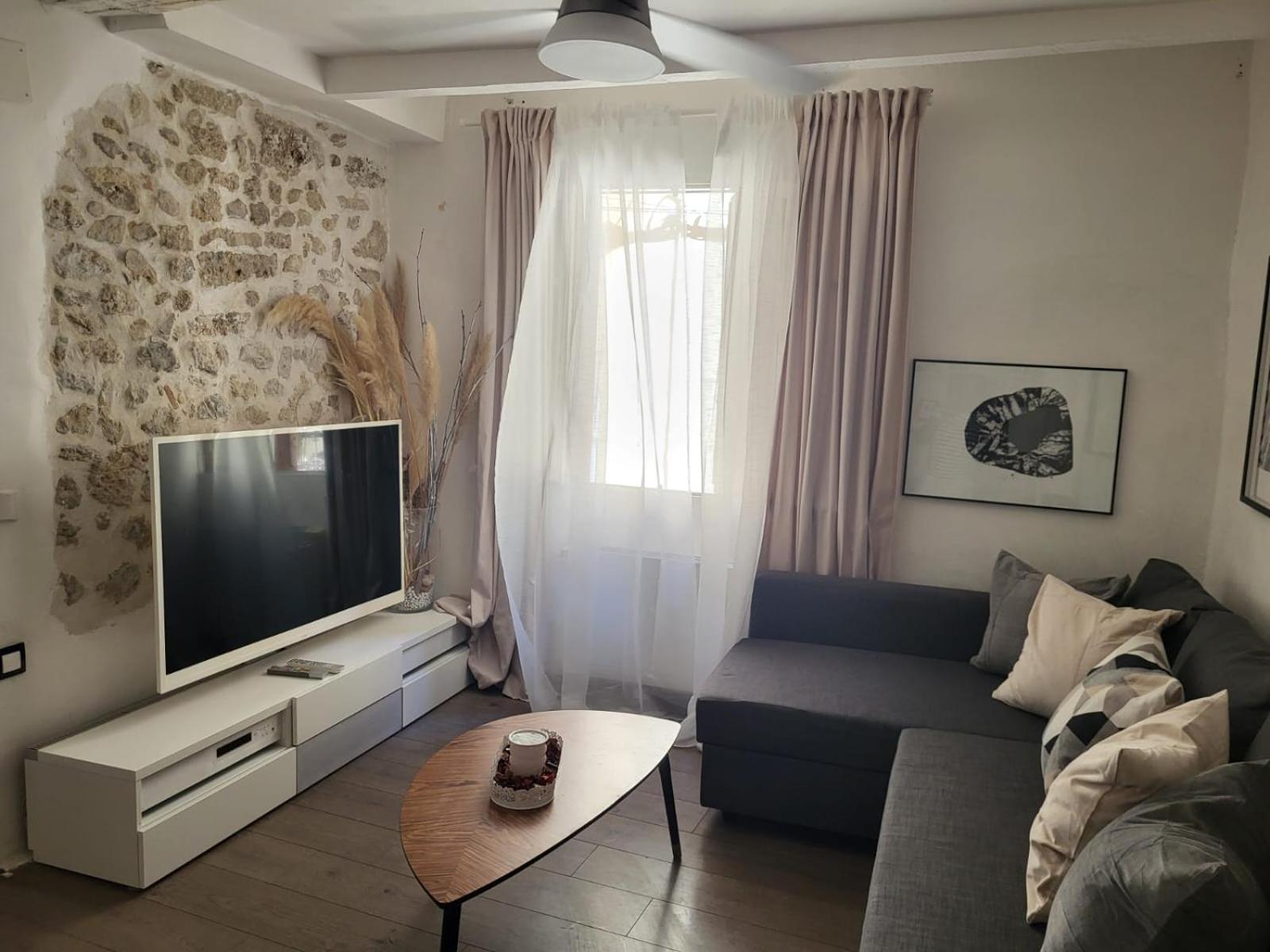 Spacious Town House With Balcony Montagnac  Esterno foto